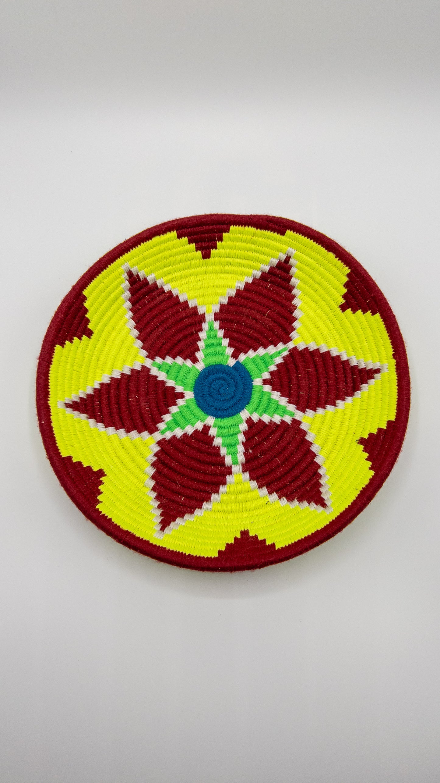 Handgeweven Berberbord uit Marokko. Neon geel