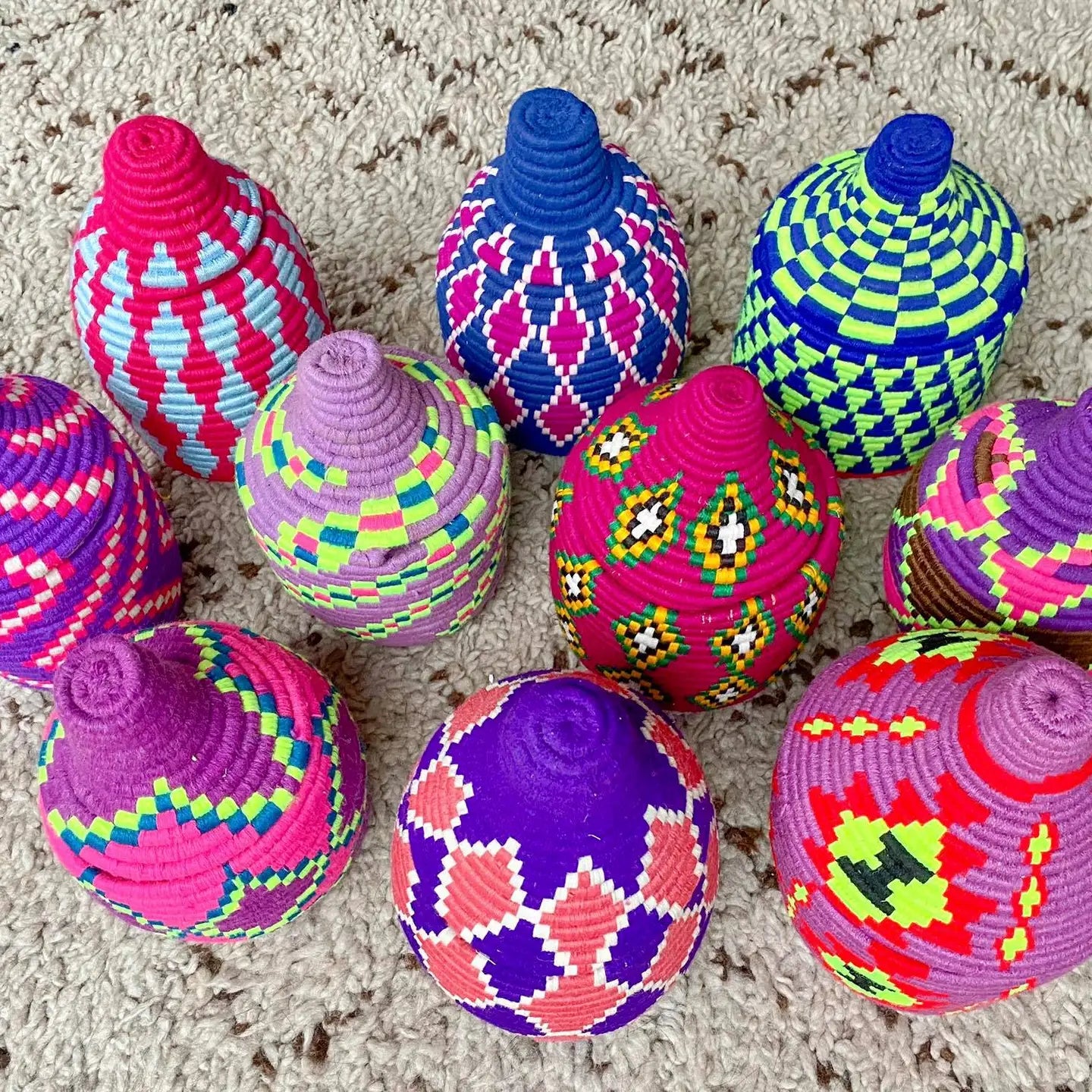 Handgeweven kleurrijke Berbermandjes, opbergmanden bij Miss Color