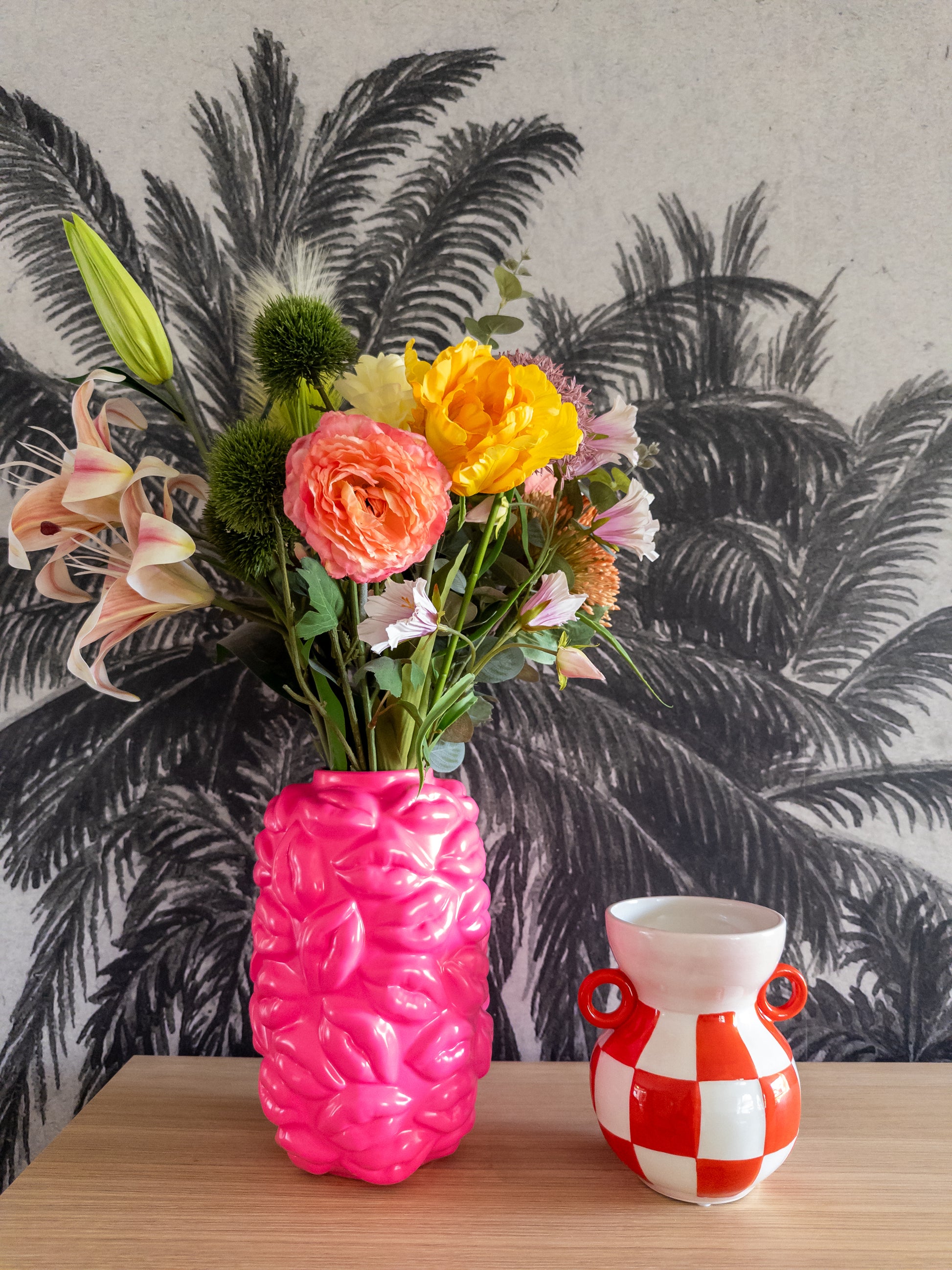 Kleurrijke vazen in roze en oranje. Woonaccessoires van Miss Color.