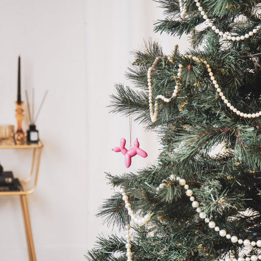 Balloondog hanger roze. Ballonhondje voor in de kerstboom.