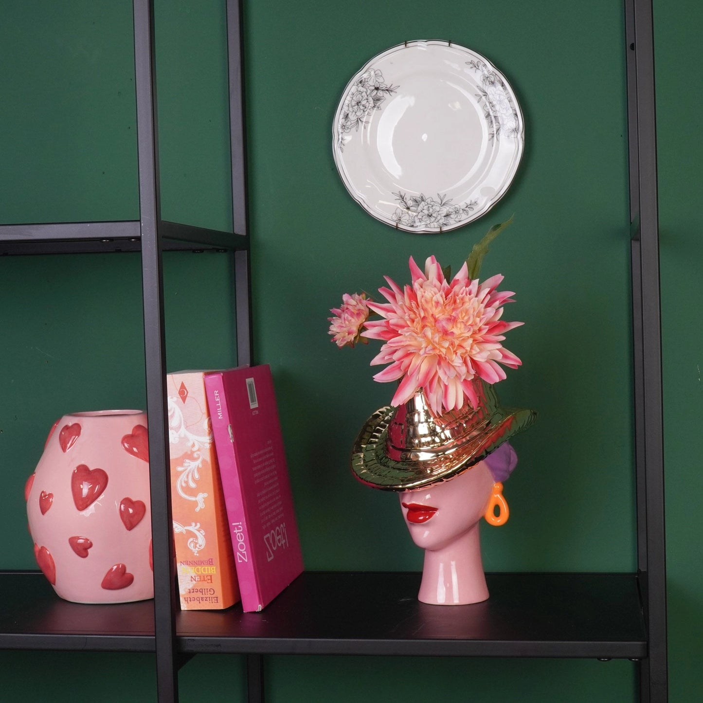 Vaas dame met cowboyhoed. Gouden cowboyhoed. Keramiek