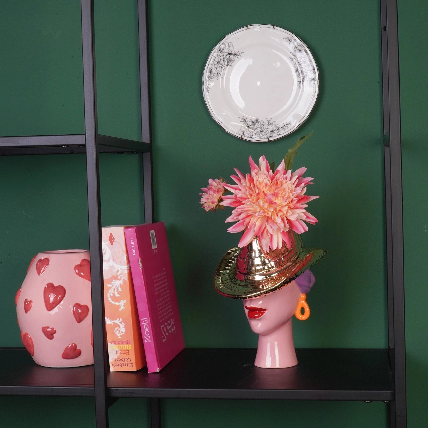 Vaas dame met cowboyhoed. Gouden cowboyhoed. Keramiek