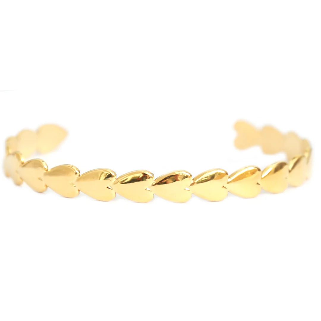 Love Ibiza gouden bangle met hartjes. Roestvrij staal.