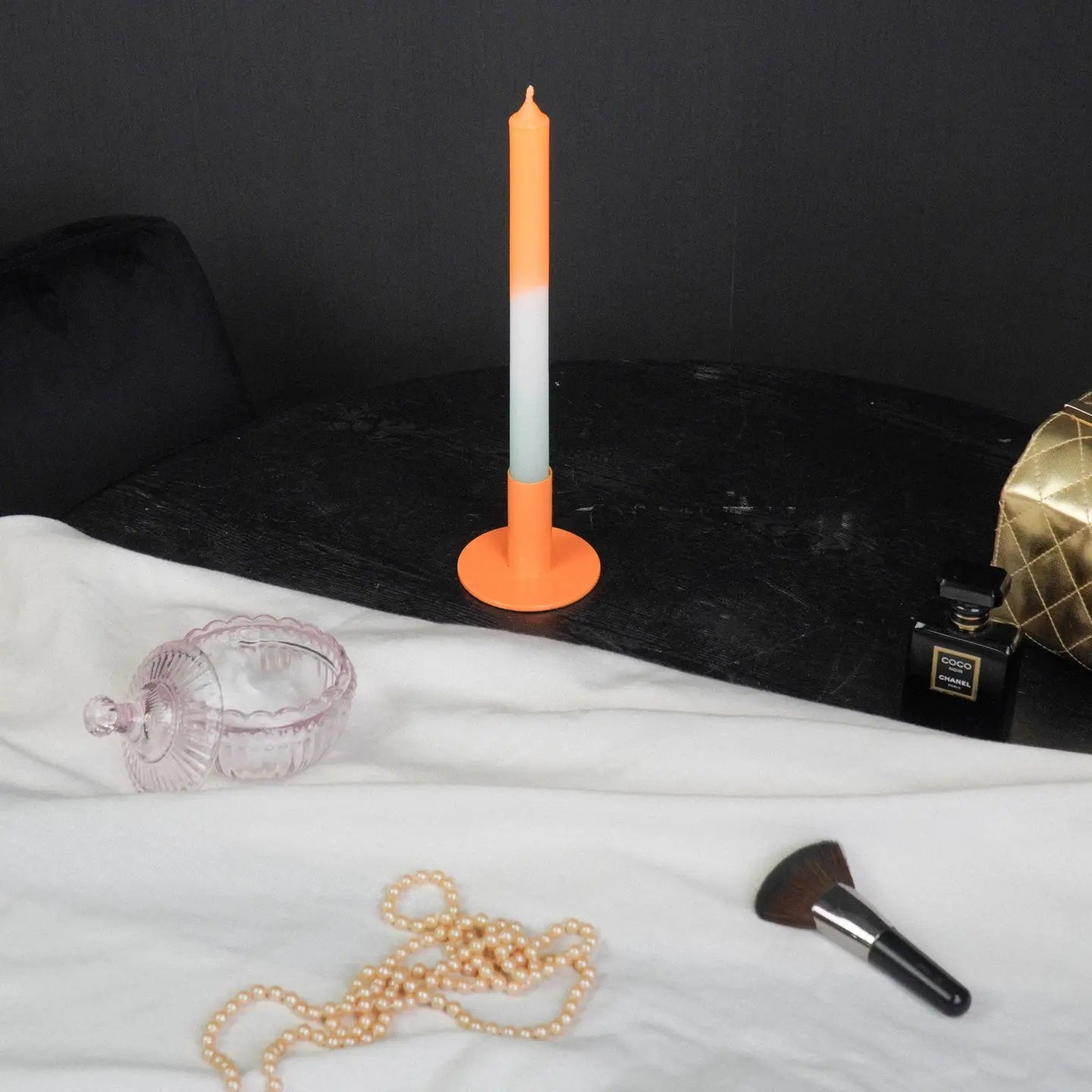 Kandelaar Basic oranje. Geschikt voor een dinerkaars.