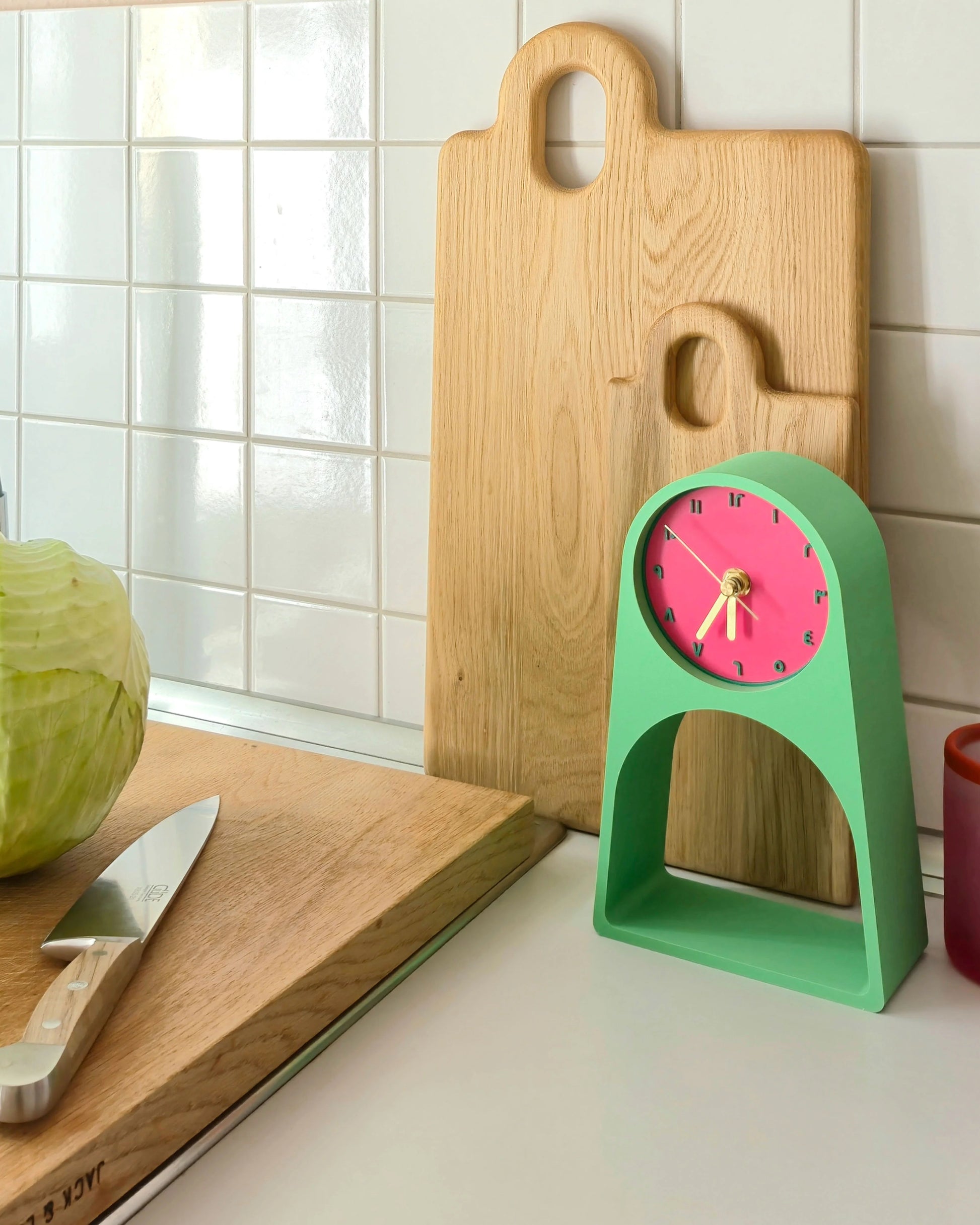 Tafelklok 3D geprint. Groen met roze. Staande klok. 23 cm