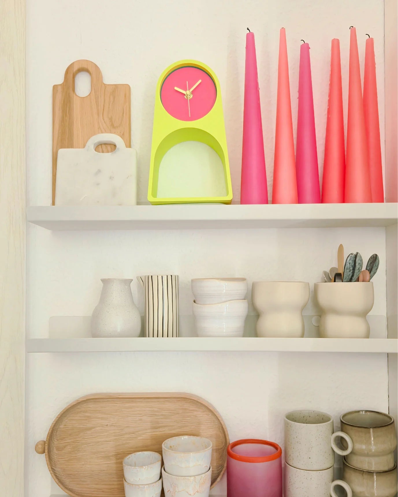 Tafelklok 3d geprint. Geel met roze. Staande klok