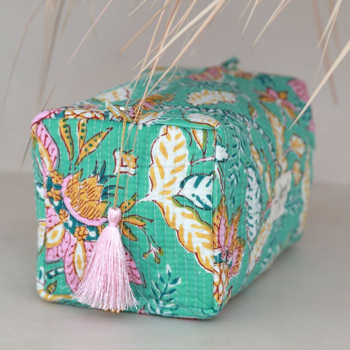 Toilettas Ibiza. Bloemen mint. Make-up tas
