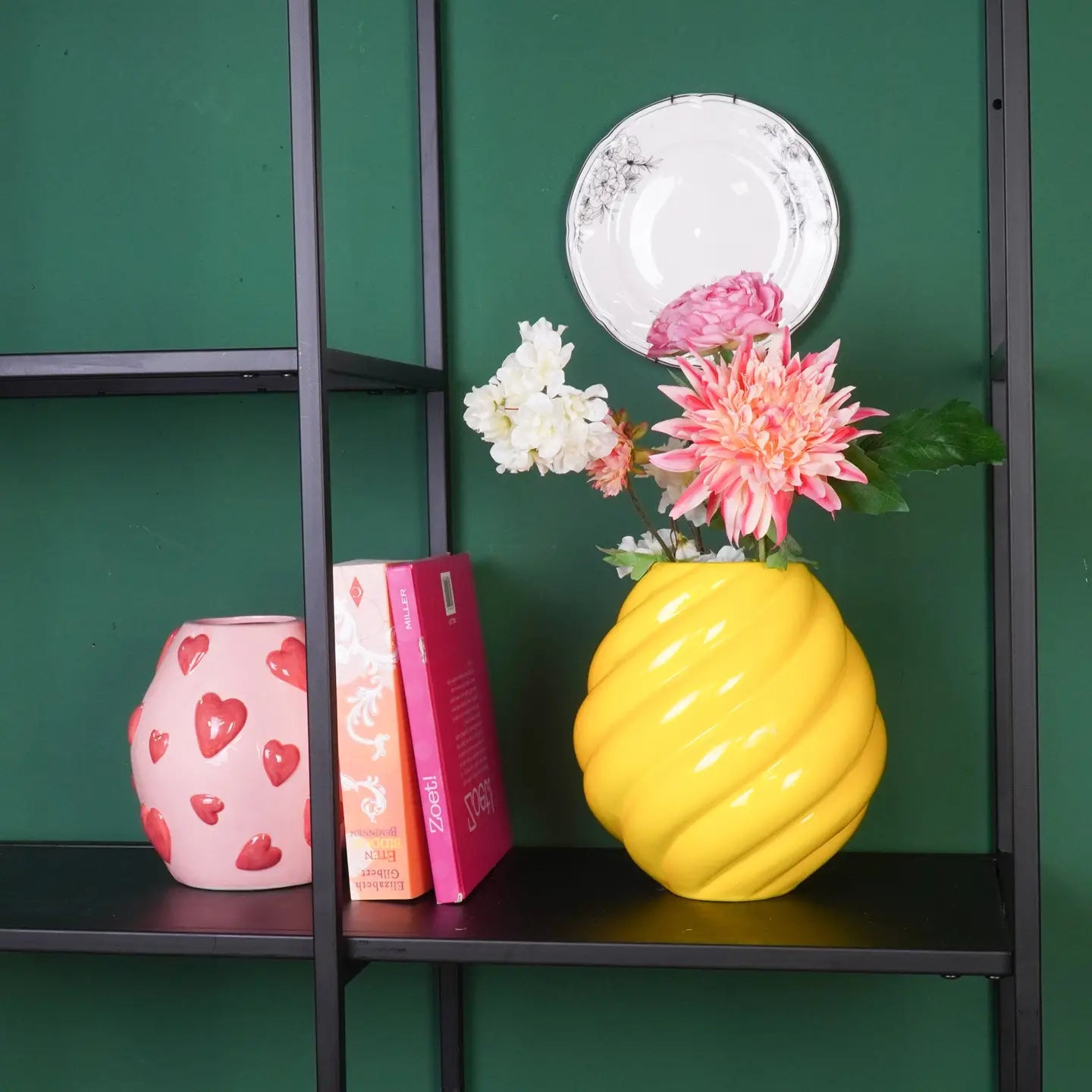 Vaas met draai. Wervelvaas geel. Keramiek