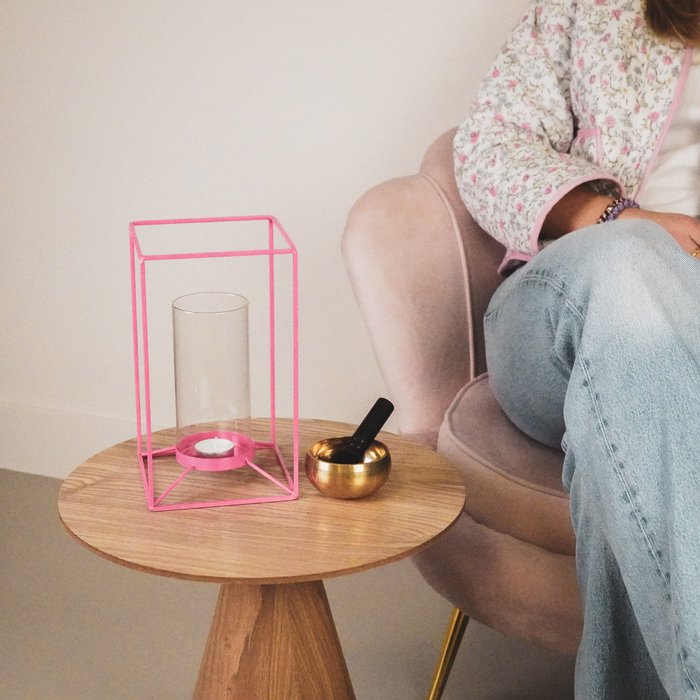 Lantaarn roze metaal met glas. Windlicht