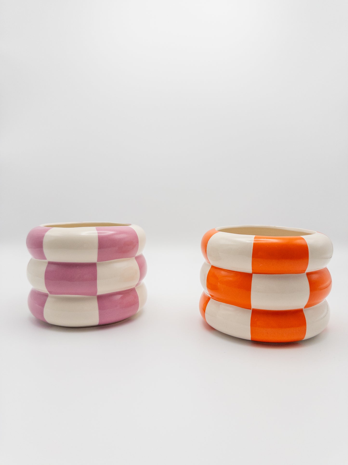 Kleurrijke geblokte bloempotjes van Miss Color 