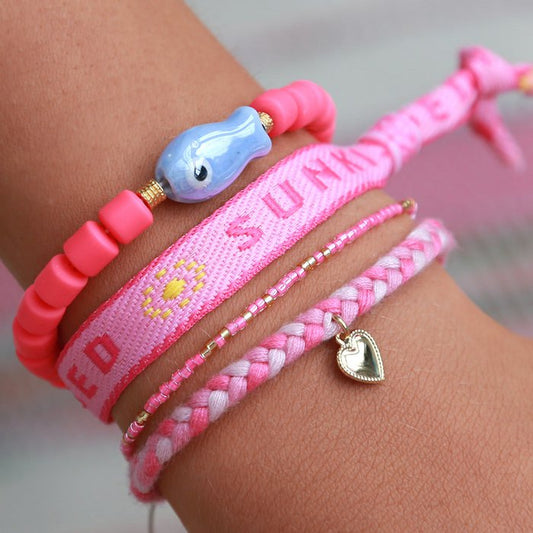 Love Ibiza kleurrijke armbanden. Roze