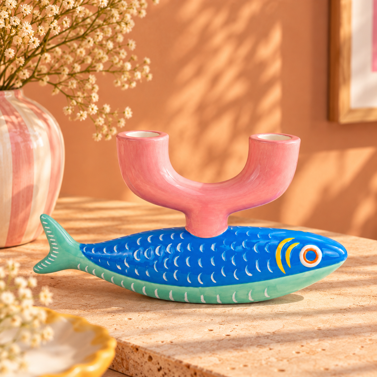 Sardine Kandelaar Keramiek Blauw en Roze | Vis Kaarshouder voor 2 Dinerkaarsen 23,5 cm