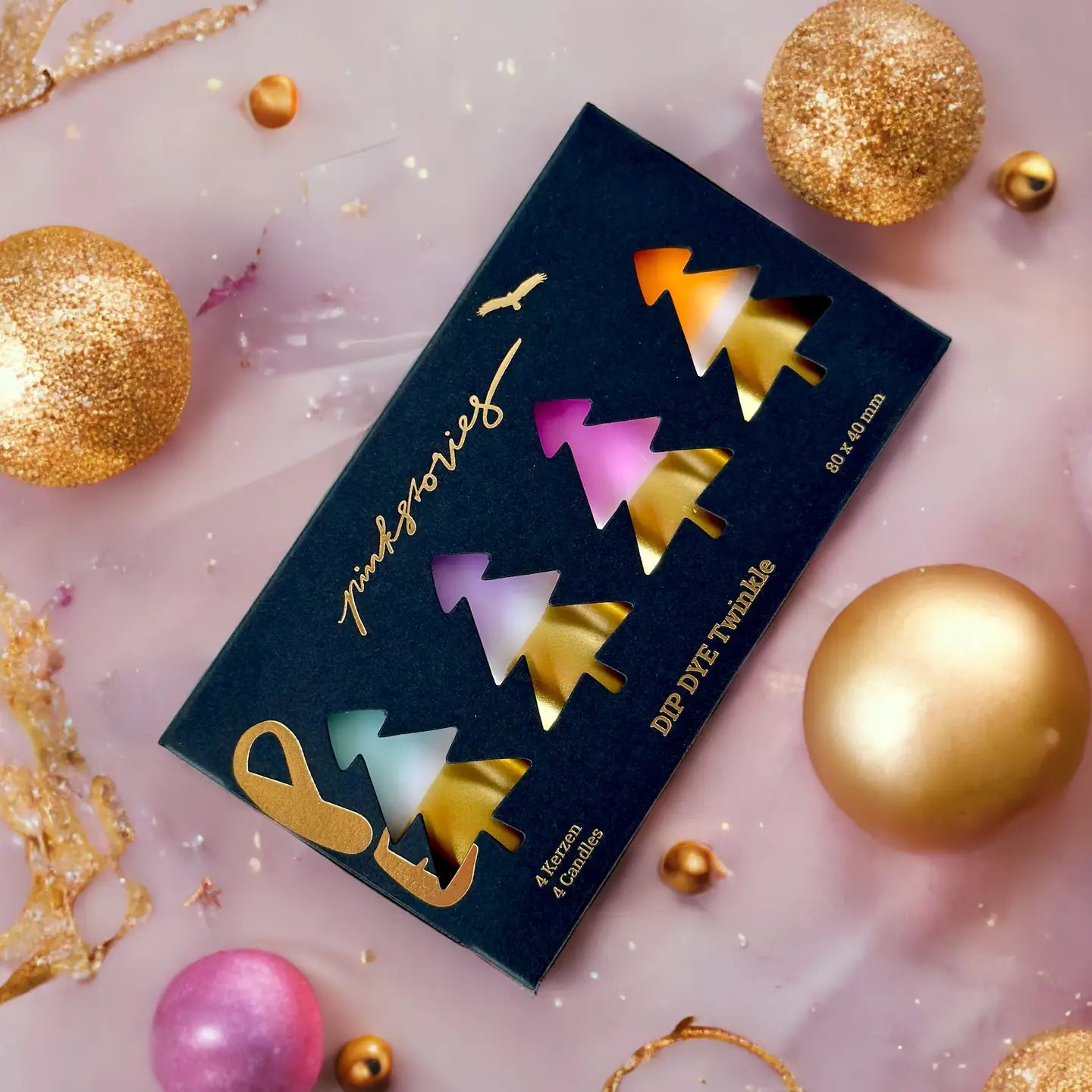 Set van 4 kerst stompkaarsen met gouden onderkant in mooie geschenkverpakking 