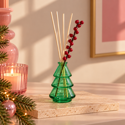 Geurdiffuser Kerstboom Appel Kaneel 100 ml | Groene Glazen Boom met Geurstokjes in Cadeauverpakking