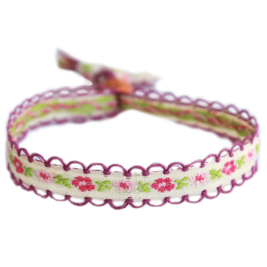 Love Ibiza geweven armband. Lavendel bloemen. 