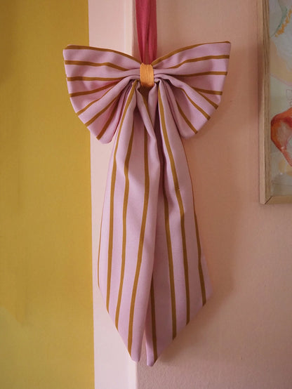 Kerstversiering strik canvas. Roze met mustard strepen 