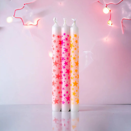 Kaarsenset X-Mas. Kerst kaarsen met gekleurde sterren. 