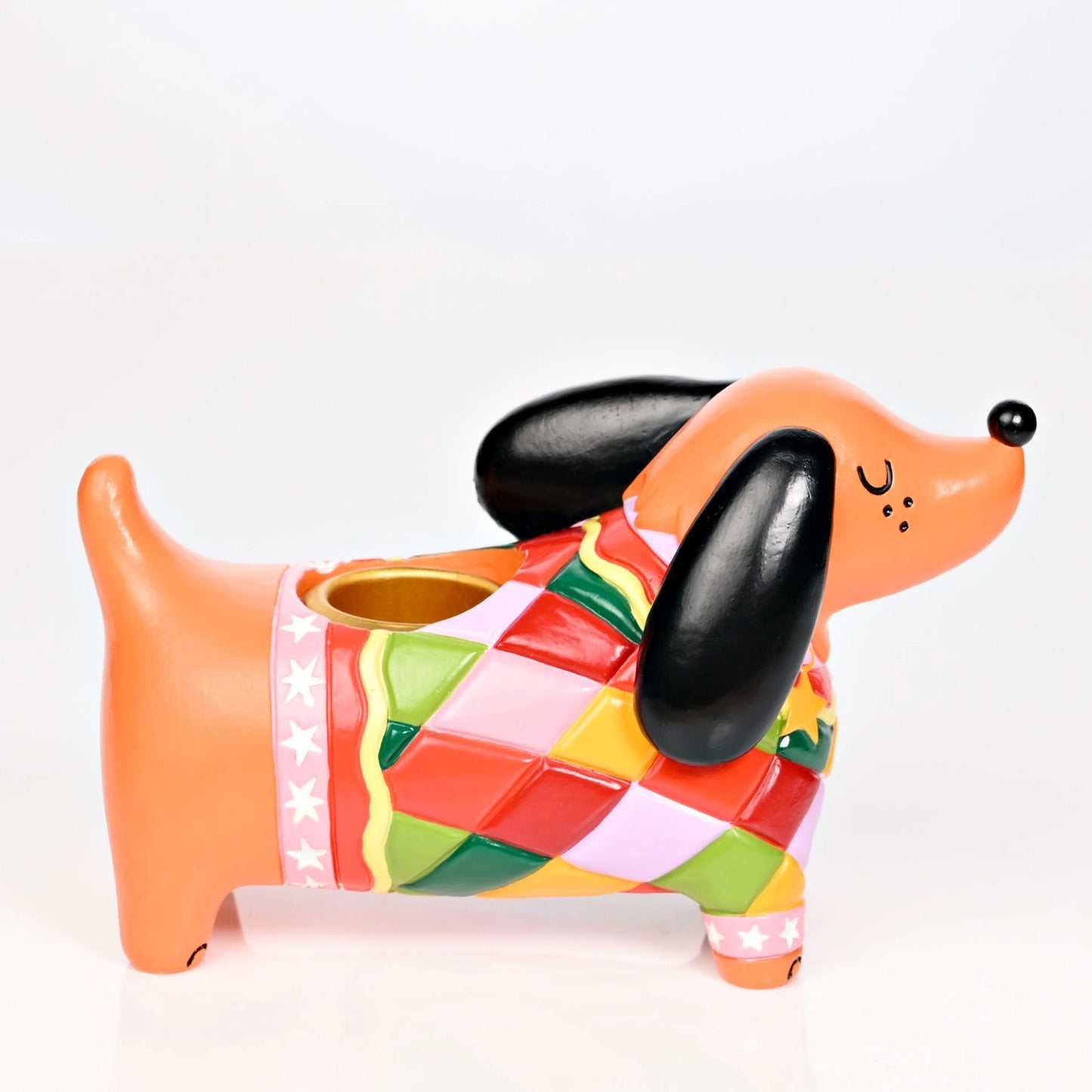 Kandelaar teckel. Bruin met kleurrijk jasje 