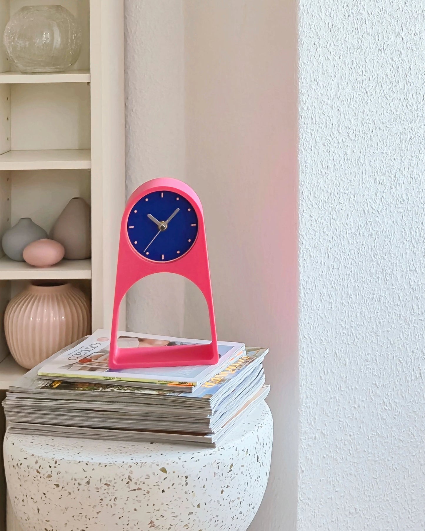 3D geprinte tafelklok. Roze met blauw. Staande klok. 23 cm 