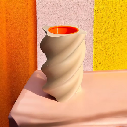 Vaas Sway. Beige met feloranje cilinder. 3D-geprint 