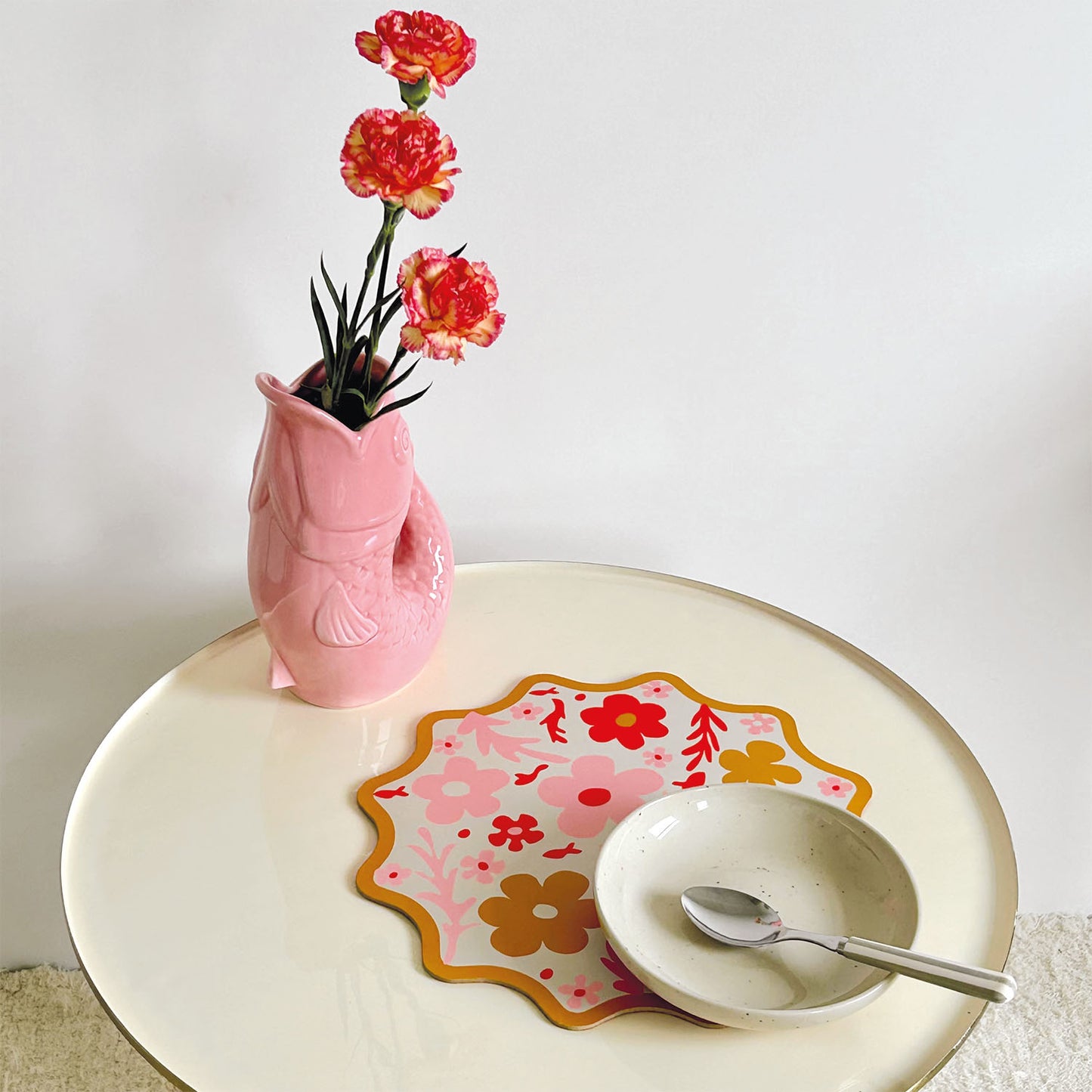 Roze keramieken vis vaas met speels design en glanzende afwerking, 25 cm hoog