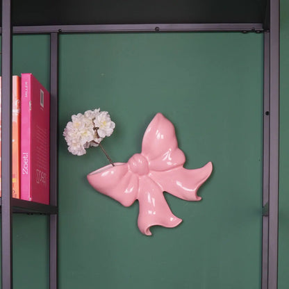 Wandvaas Strik. Vaas om op te hangen in de vorm van een strik. Roze 