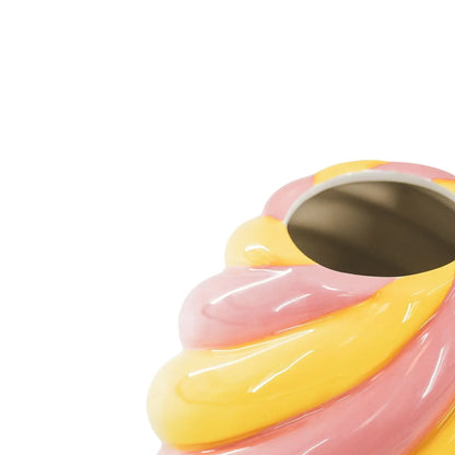 Wervelvaas roze/geel. Keramiek. 