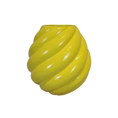 Wervelvaas geel. Gedraaide vaas. Keramiek 