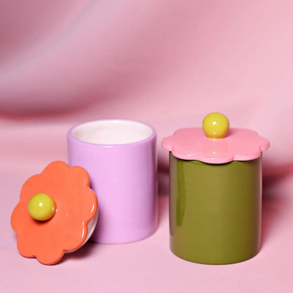 Opbergpotjes met bloemdeksel. Groen met roze en roze met oranje. Set van 2. Keramiek. 